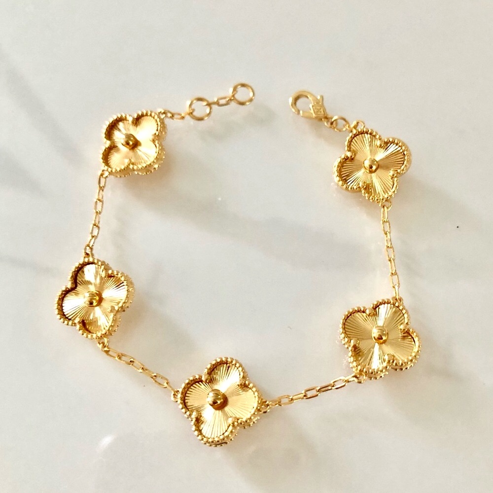 Gold 5 Quatrefoil Clover Motif Bracelet - Picture 11 of 11